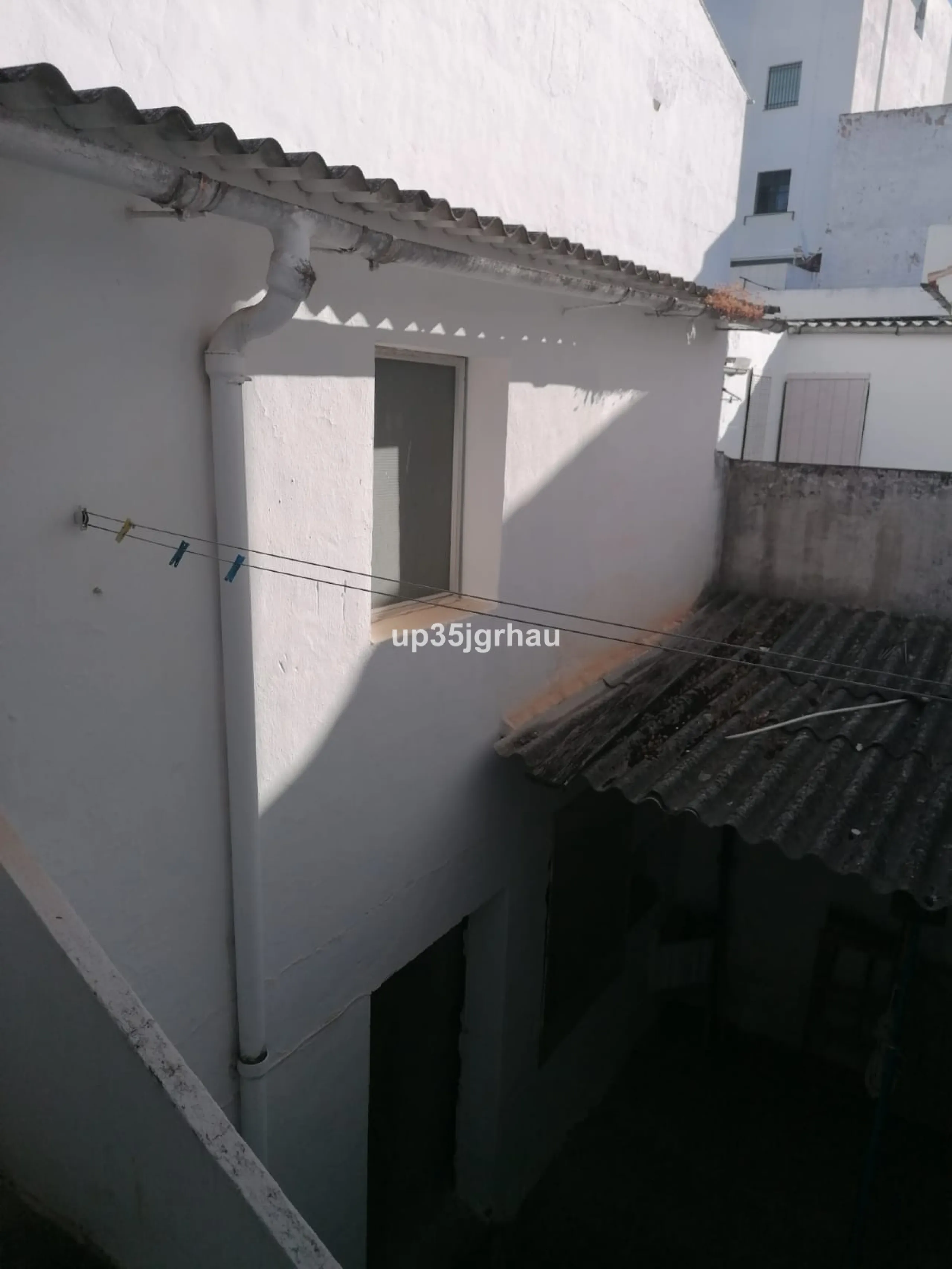 360 m2 house with premises in the city of Ronda.
