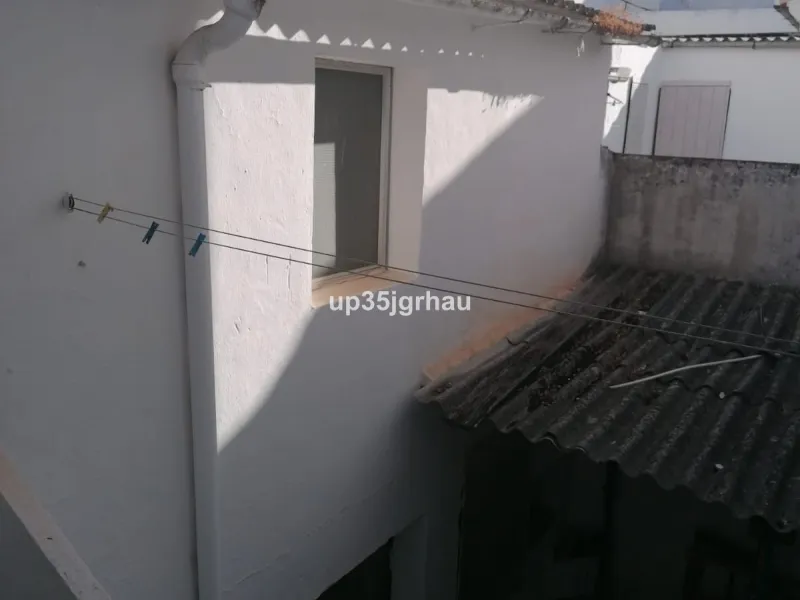 360 m2 house with premises in the city of Ronda.