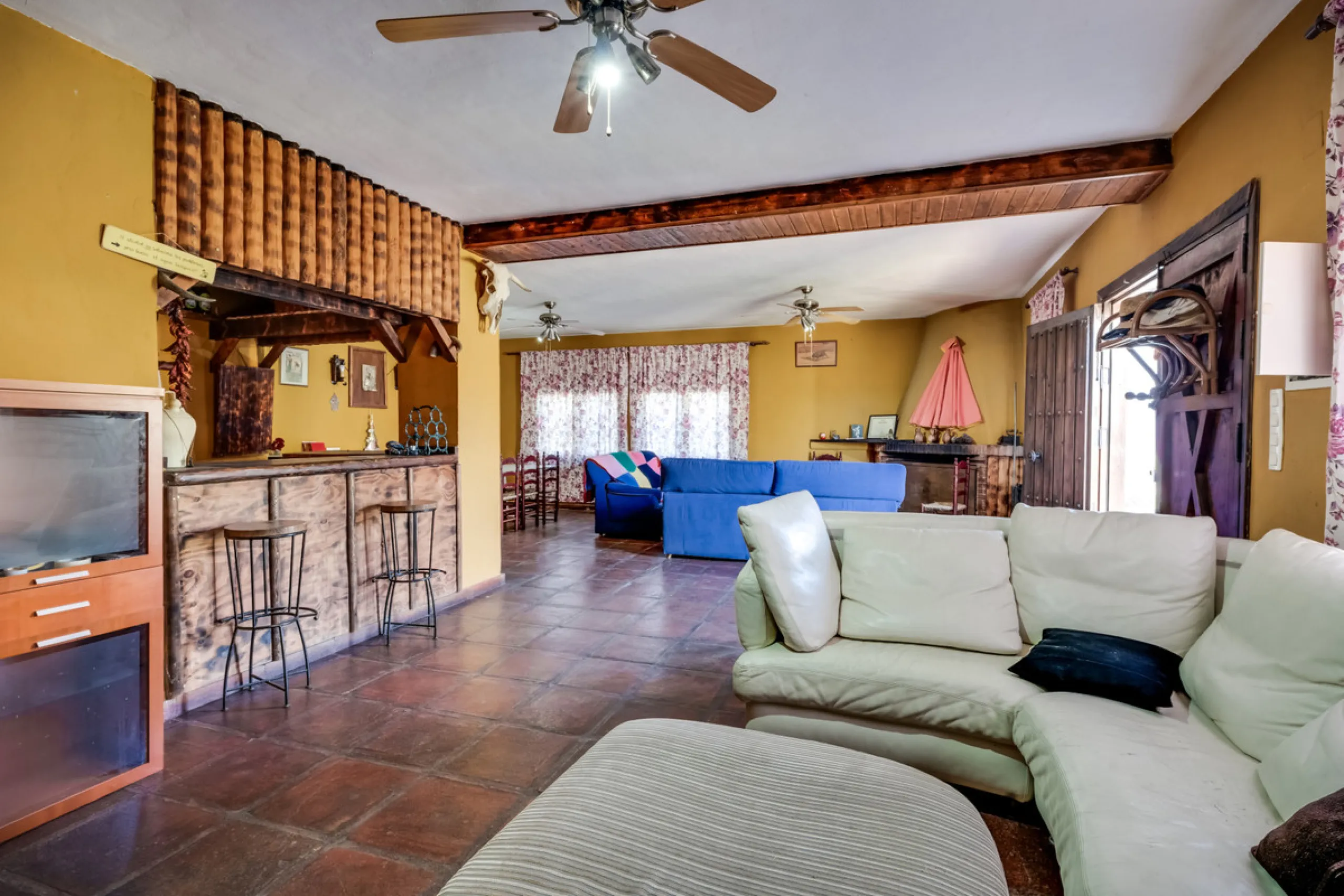 COUNTRY HOUSE in MONDA - Country house with pool, covered porch. On ground floor living/dining room, fitted kitchen, bathrooms, store room, 4 bedrooms. An external staircase leads to the upper floor with living room, office, 2 bedrooms, bathroom and stora