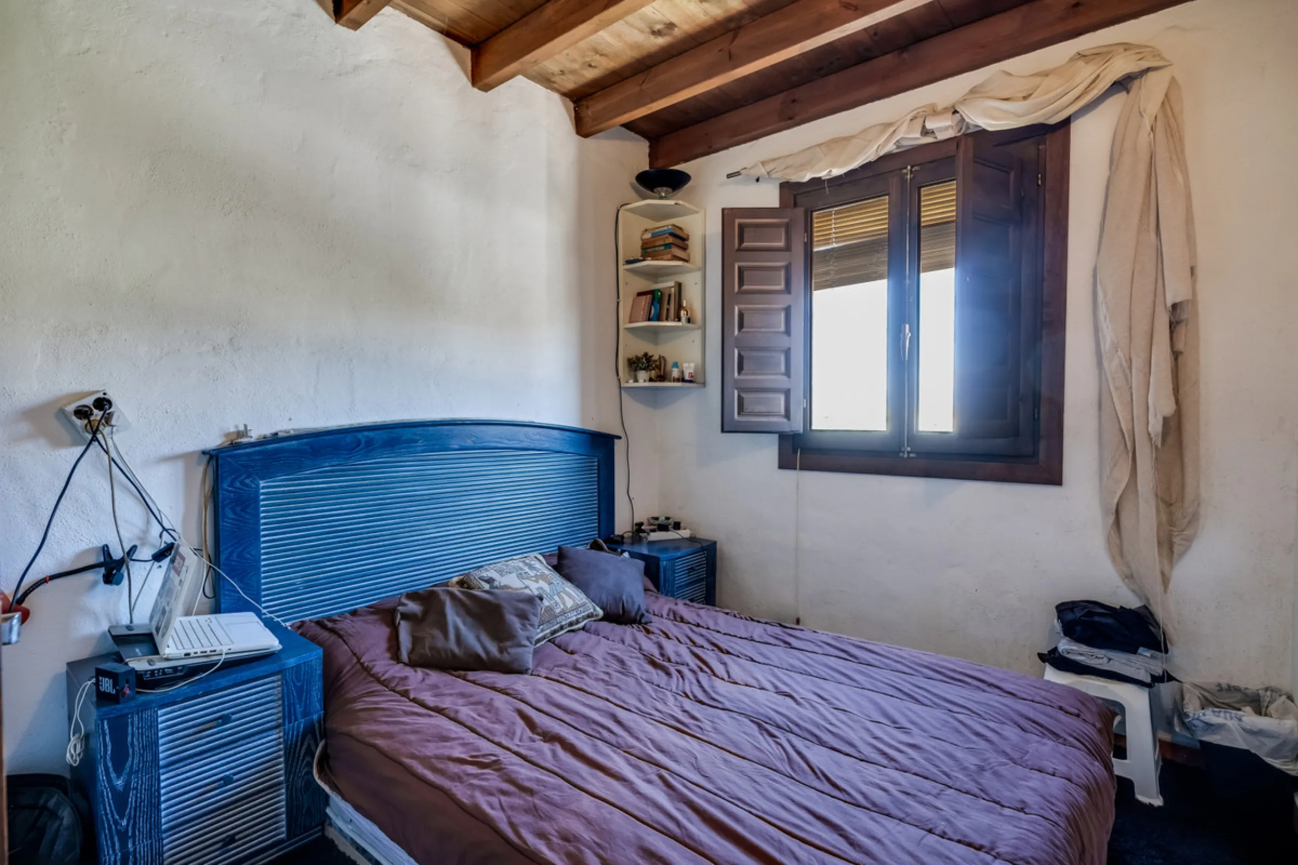 COUNTRY HOUSE in MONDA - Country house with pool, covered porch. On ground floor living/dining room, fitted kitchen, bathrooms, store room, 4 bedrooms. An external staircase leads to the upper floor with living room, office, 2 bedrooms, bathroom and stora