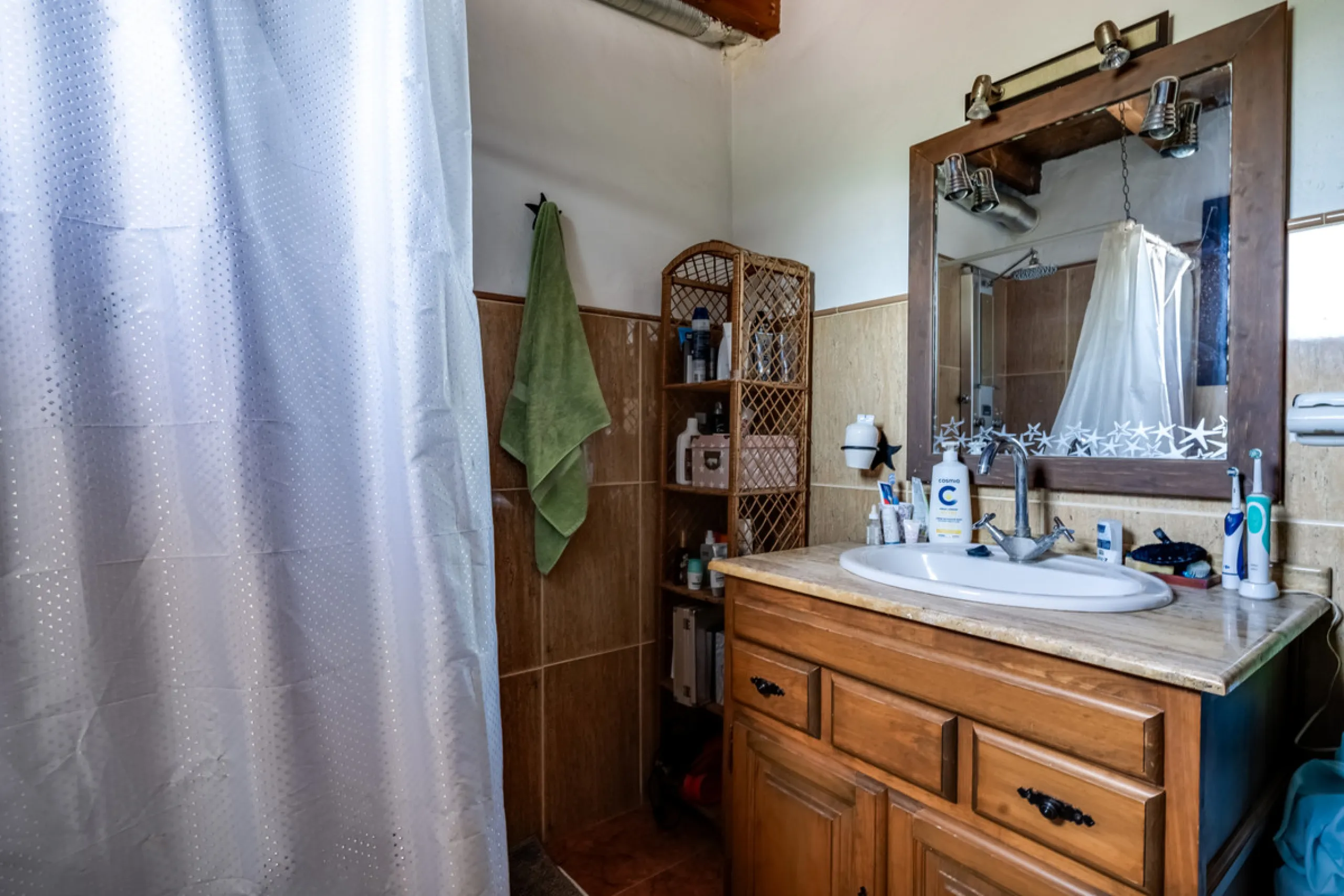 COUNTRY HOUSE in MONDA - Country house with pool, covered porch. On ground floor living/dining room, fitted kitchen, bathrooms, store room, 4 bedrooms. An external staircase leads to the upper floor with living room, office, 2 bedrooms, bathroom and stora