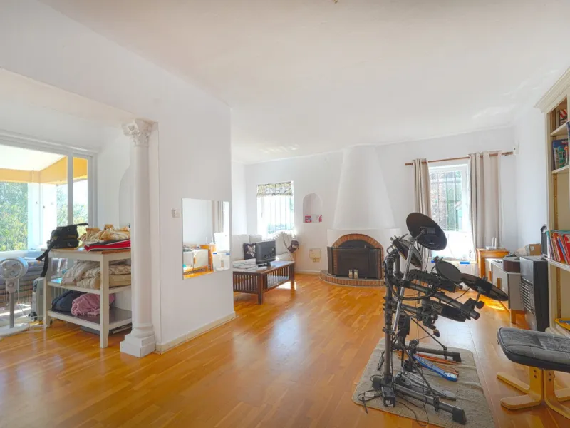 This is a fantastic opportunity to acquire what could become an absolutely magnificent property, ideally located in an up-and-coming area next to the highly sought-after Guadalmina Alta.