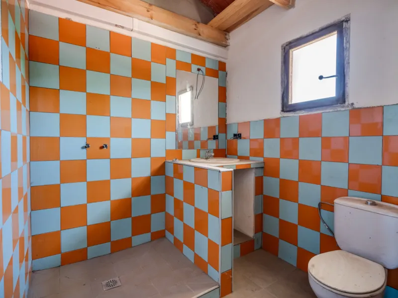 COUNTRY HOUSE in MONDA - Country house with pool, covered porch. On ground floor living/dining room, fitted kitchen, bathrooms, store room, 4 bedrooms. An external staircase leads to the upper floor with living room, office, 2 bedrooms, bathroom and stora