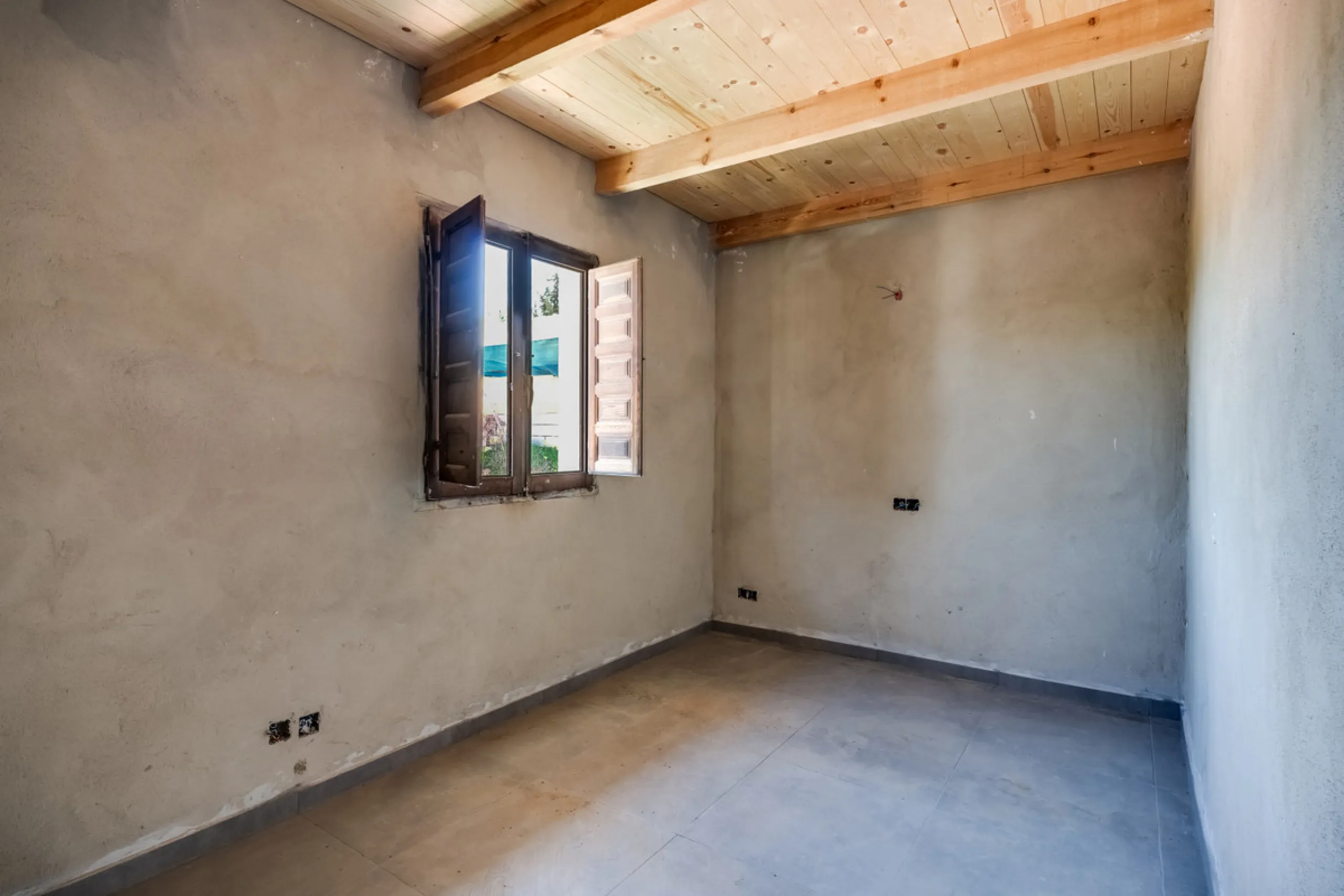COUNTRY HOUSE in MONDA - Country house with pool, covered porch. On ground floor living/dining room, fitted kitchen, bathrooms, store room, 4 bedrooms. An external staircase leads to the upper floor with living room, office, 2 bedrooms, bathroom and stora