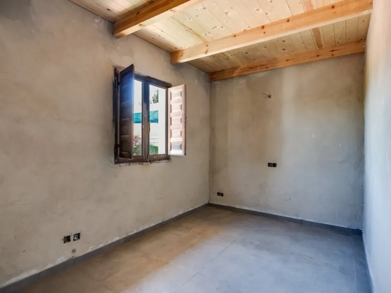 COUNTRY HOUSE in MONDA - Country house with pool, covered porch. On ground floor living/dining room, fitted kitchen, bathrooms, store room, 4 bedrooms. An external staircase leads to the upper floor with living room, office, 2 bedrooms, bathroom and stora