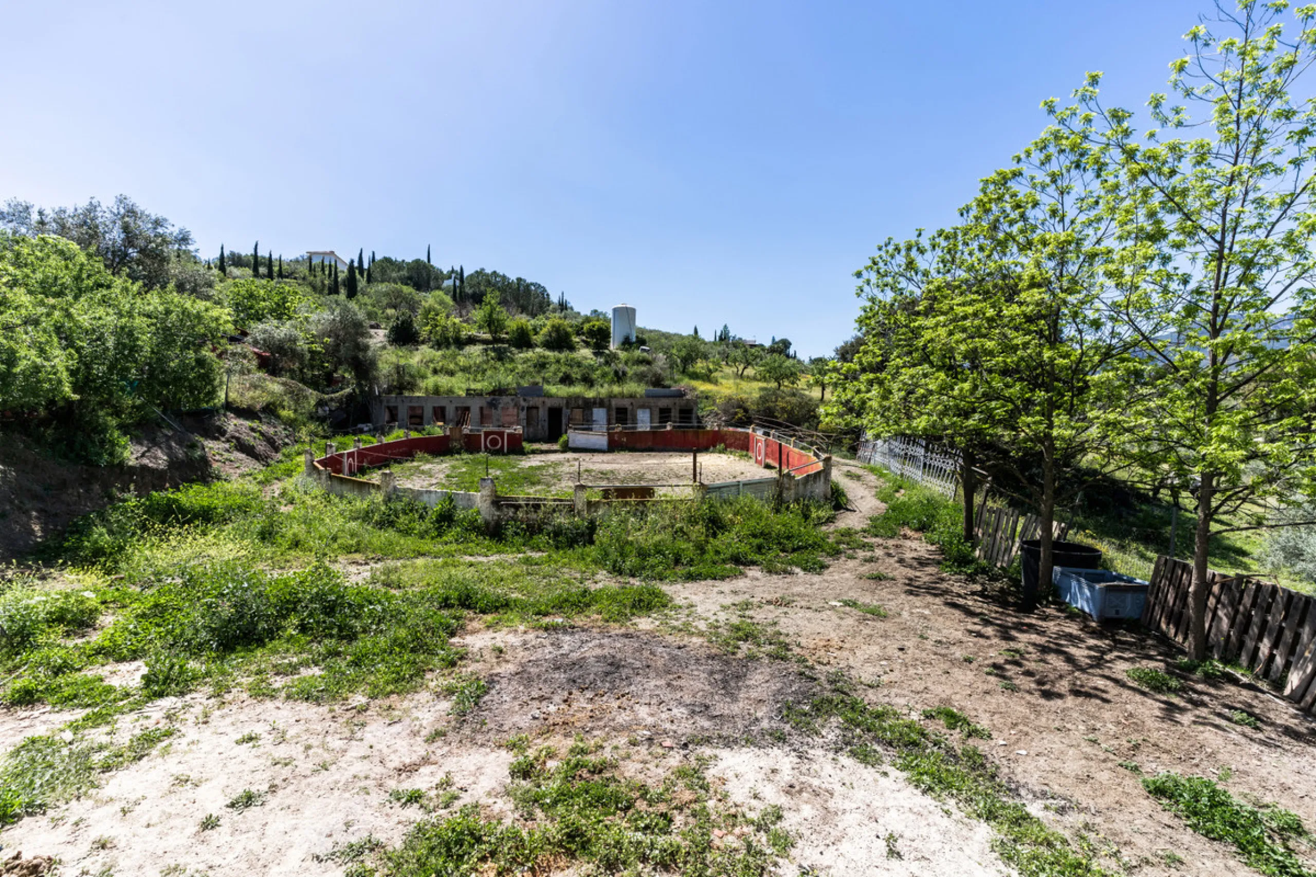 COUNTRY HOUSE in MONDA - Country house with pool, covered porch. On ground floor living/dining room, fitted kitchen, bathrooms, store room, 4 bedrooms. An external staircase leads to the upper floor with living room, office, 2 bedrooms, bathroom and stora