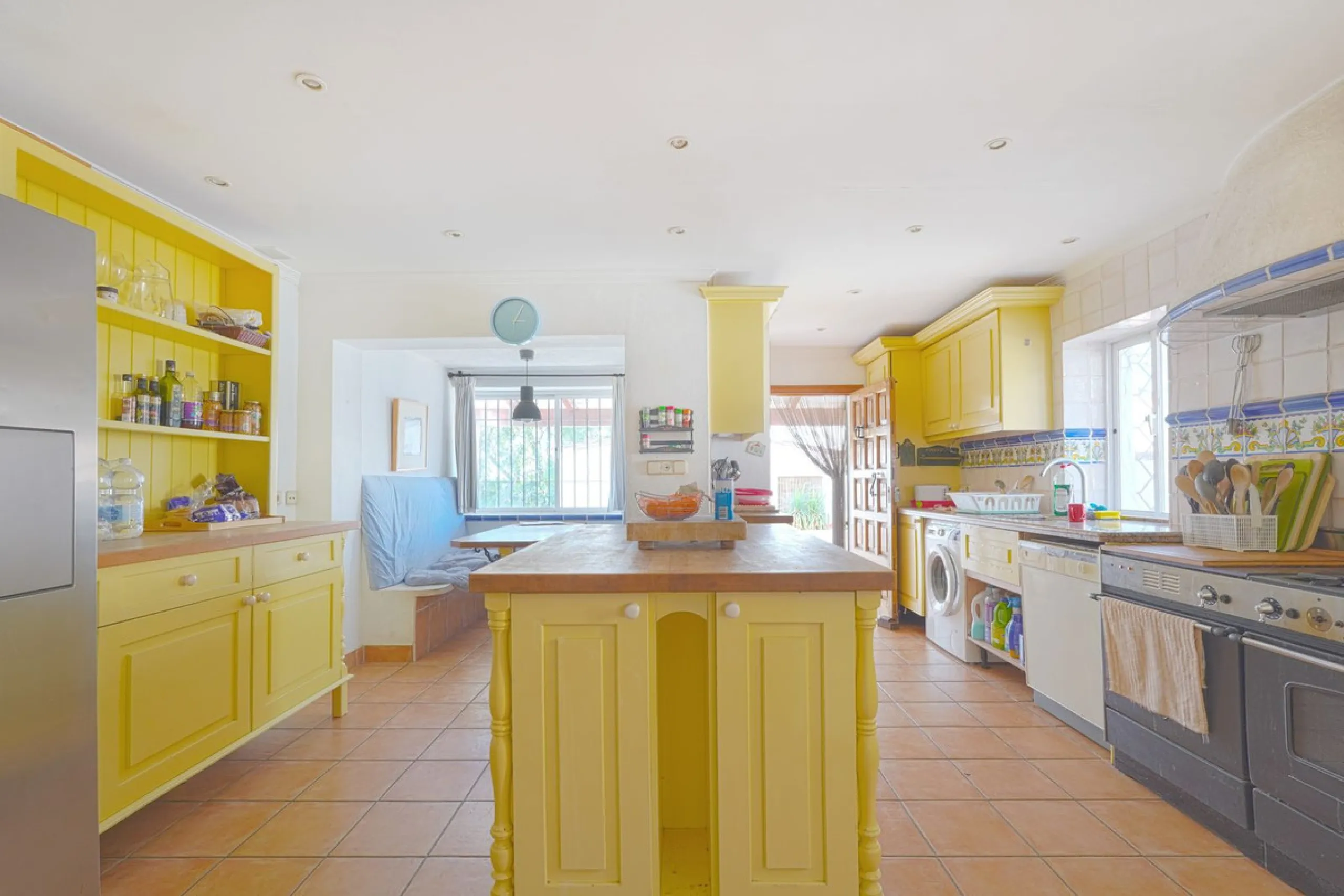 This is a fantastic opportunity to acquire what could become an absolutely magnificent property, ideally located in an up-and-coming area next to the highly sought-after Guadalmina Alta.
