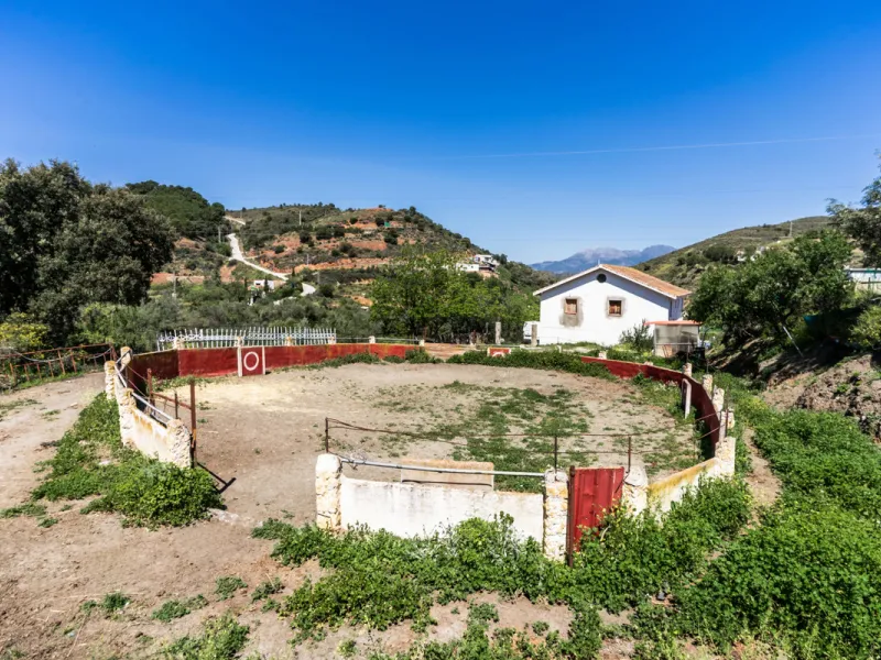 COUNTRY HOUSE in MONDA - Country house with pool, covered porch. On ground floor living/dining room, fitted kitchen, bathrooms, store room, 4 bedrooms. An external staircase leads to the upper floor with living room, office, 2 bedrooms, bathroom and stora