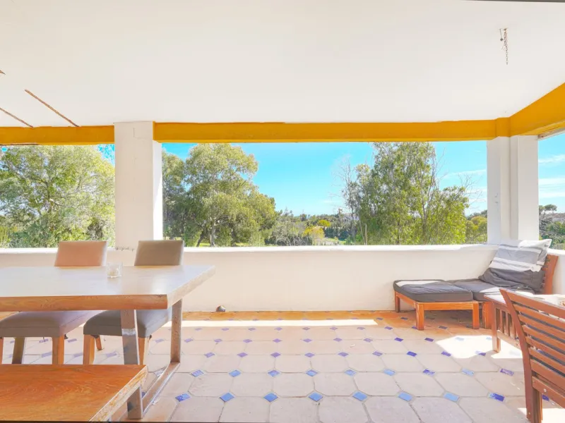This is a fantastic opportunity to acquire what could become an absolutely magnificent property, ideally located in an up-and-coming area next to the highly sought-after Guadalmina Alta.