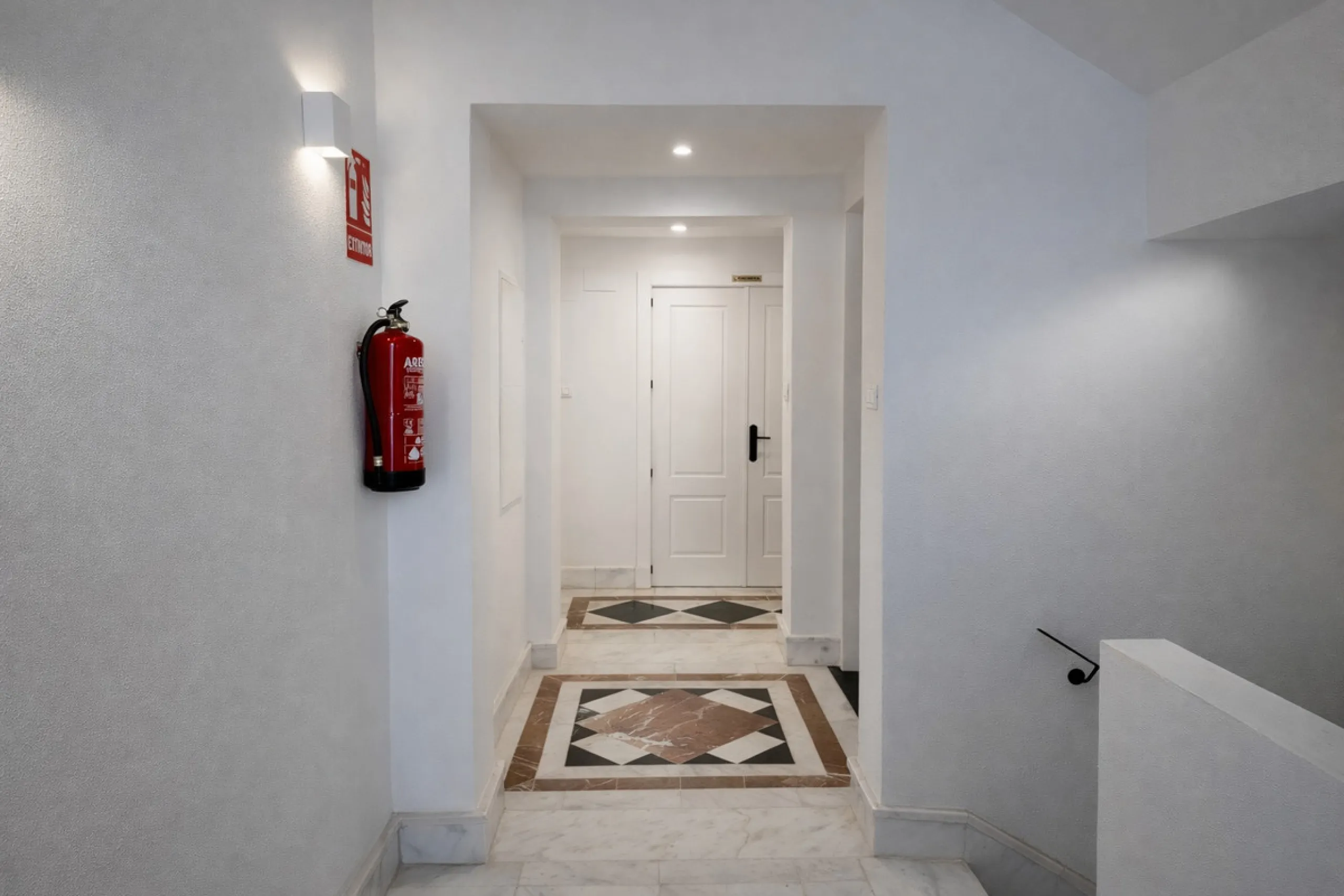Apartment - Middle Floor Apartment в продаже в Marbella, Málaga. В доме 2 спален и 4 ванных комнат. Площадь дома 154 м²