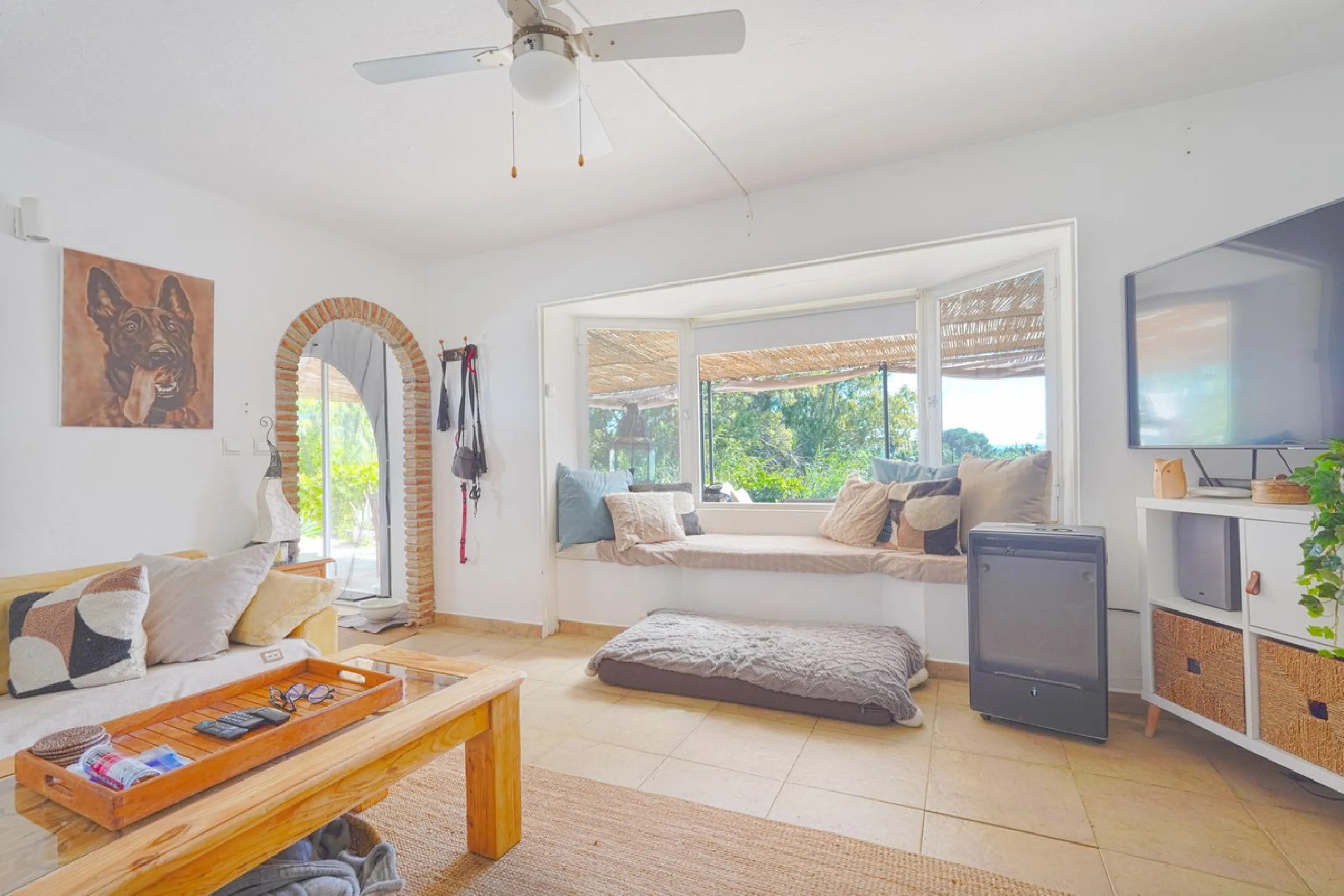 This is a fantastic opportunity to acquire what could become an absolutely magnificent property, ideally located in an up-and-coming area next to the highly sought-after Guadalmina Alta.