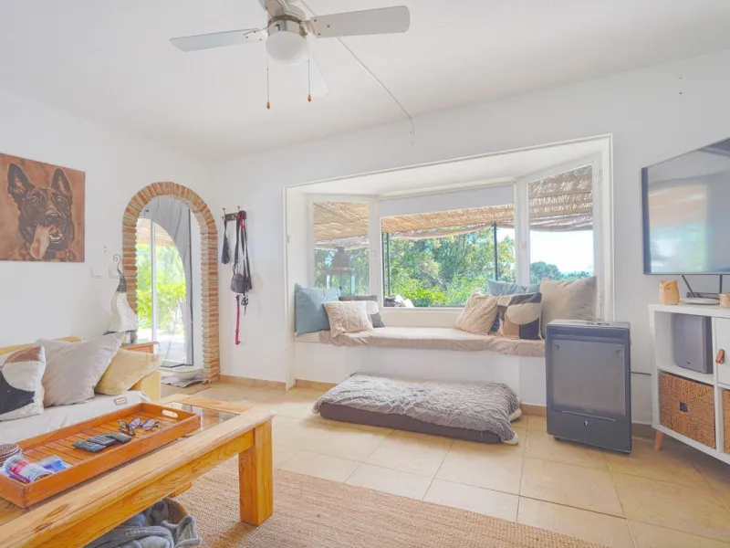 This is a fantastic opportunity to acquire what could become an absolutely magnificent property, ideally located in an up-and-coming area next to the highly sought-after Guadalmina Alta.