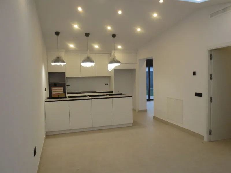 Spectacular Chalet/villa under construction located on a plot of 506 m2 in which a large garden, a private pool and a constructed area of 143m2 coexist. This impressive villa is located in the El Coto Urbanization, in Mijas Costa. It is known for its tran