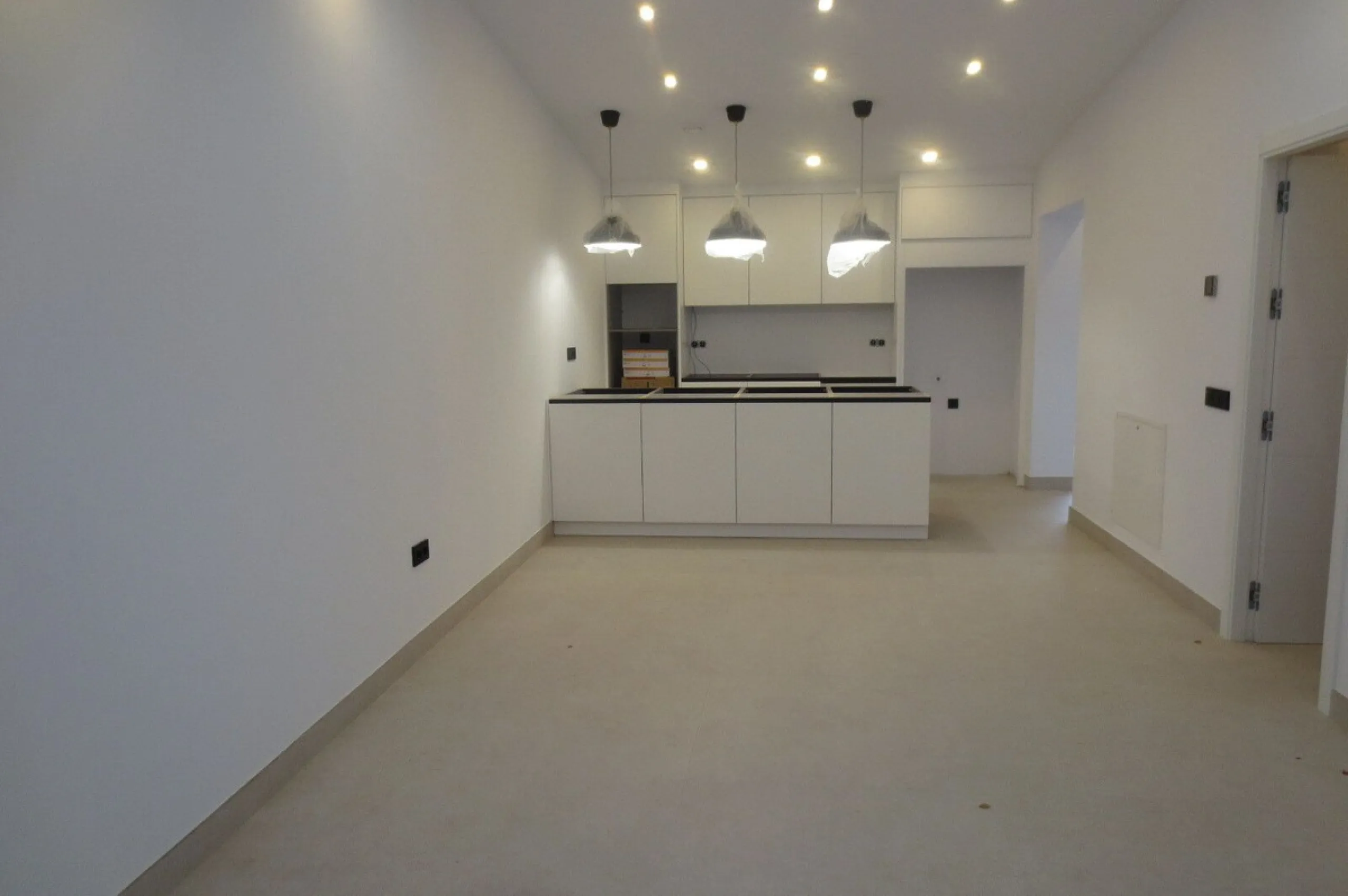 Spectacular Chalet/villa under construction located on a plot of 506 m2 in which a large garden, a private pool and a constructed area of 143m2 coexist. This impressive villa is located in the El Coto Urbanization, in Mijas Costa. It is known for its tran