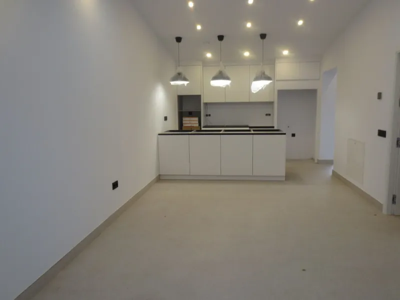 Spectacular Chalet/villa under construction located on a plot of 506 m2 in which a large garden, a private pool and a constructed area of 143m2 coexist. This impressive villa is located in the El Coto Urbanization, in Mijas Costa. It is known for its tran