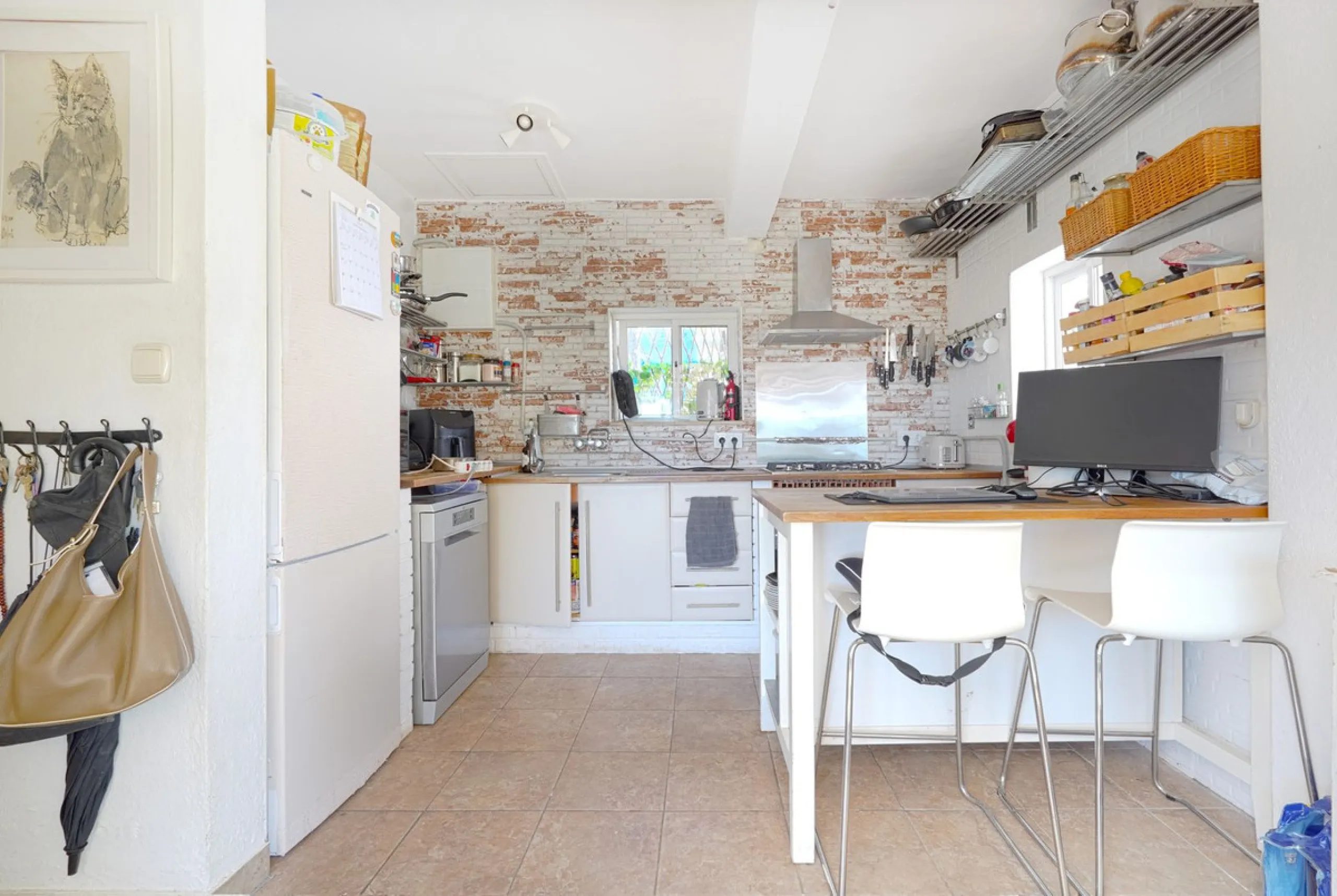 This is a fantastic opportunity to acquire what could become an absolutely magnificent property, ideally located in an up-and-coming area next to the highly sought-after Guadalmina Alta.