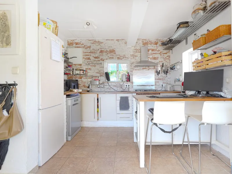 This is a fantastic opportunity to acquire what could become an absolutely magnificent property, ideally located in an up-and-coming area next to the highly sought-after Guadalmina Alta.