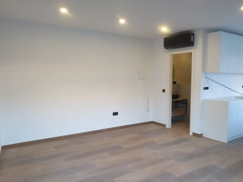 Spectacular Chalet/villa under construction located on a plot of 506 m2 in which a large garden, a private pool and a constructed area of 143m2 coexist. This impressive villa is located in the El Coto Urbanization, in Mijas Costa. It is known for its tran
