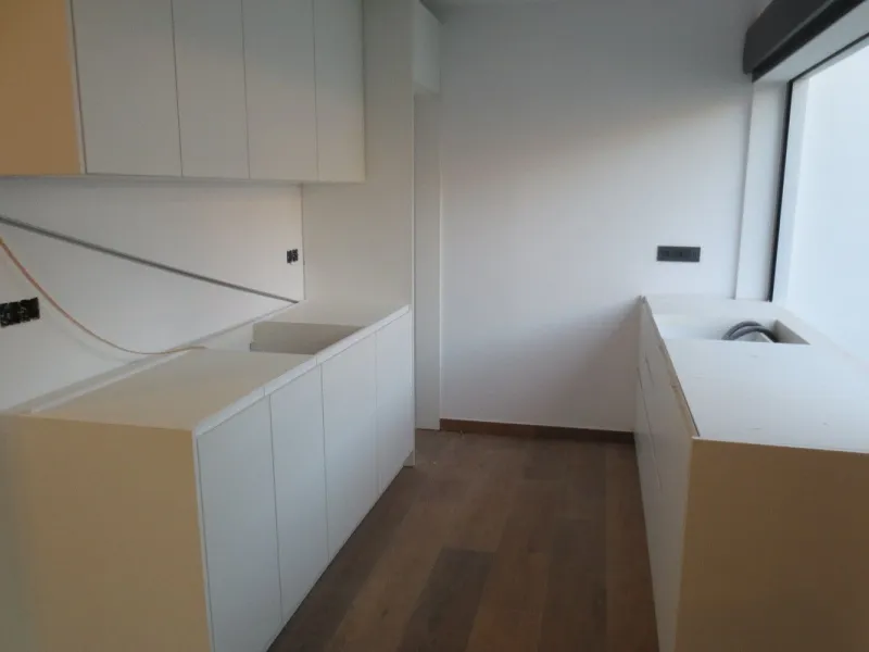 Spectacular Chalet/villa under construction located on a plot of 506 m2 in which a large garden, a private pool and a constructed area of 143m2 coexist. This impressive villa is located in the El Coto Urbanization, in Mijas Costa. It is known for its tran