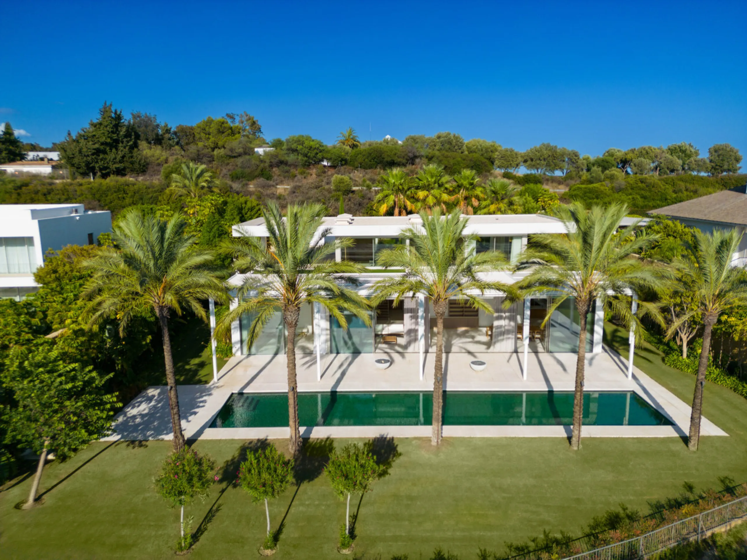 House - Detached Villa в продаже в Casares, Málaga. В доме 4 спален и 5 ванных комнат. Площадь дома 578 м². Площадь участка 1937 м²