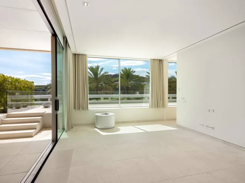 House - Detached Villa в продаже в Casares, Málaga. В доме 4 спален и 5 ванных комнат. Площадь дома 578 м². Площадь участка 1937 м²