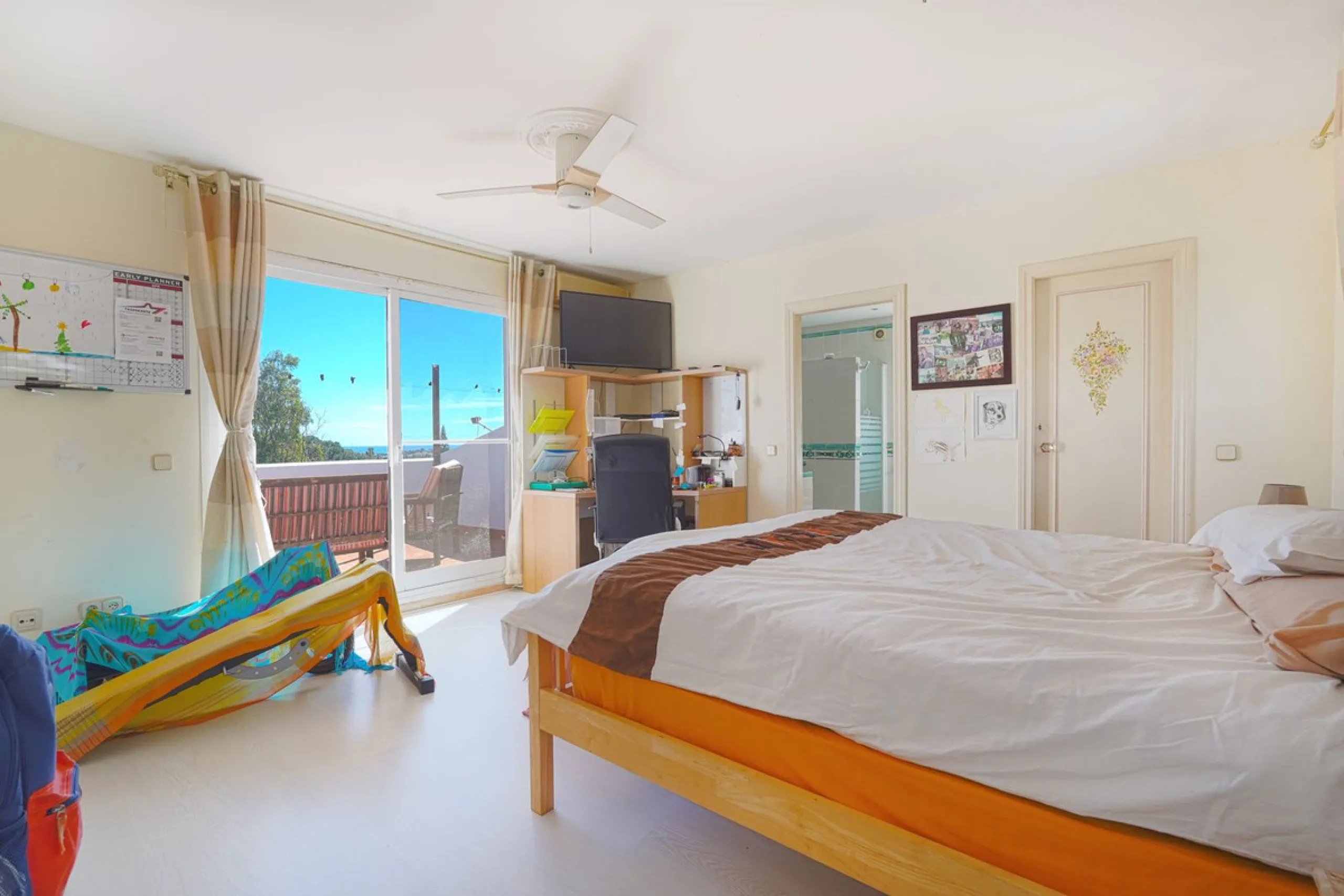 This is a fantastic opportunity to acquire what could become an absolutely magnificent property, ideally located in an up-and-coming area next to the highly sought-after Guadalmina Alta.