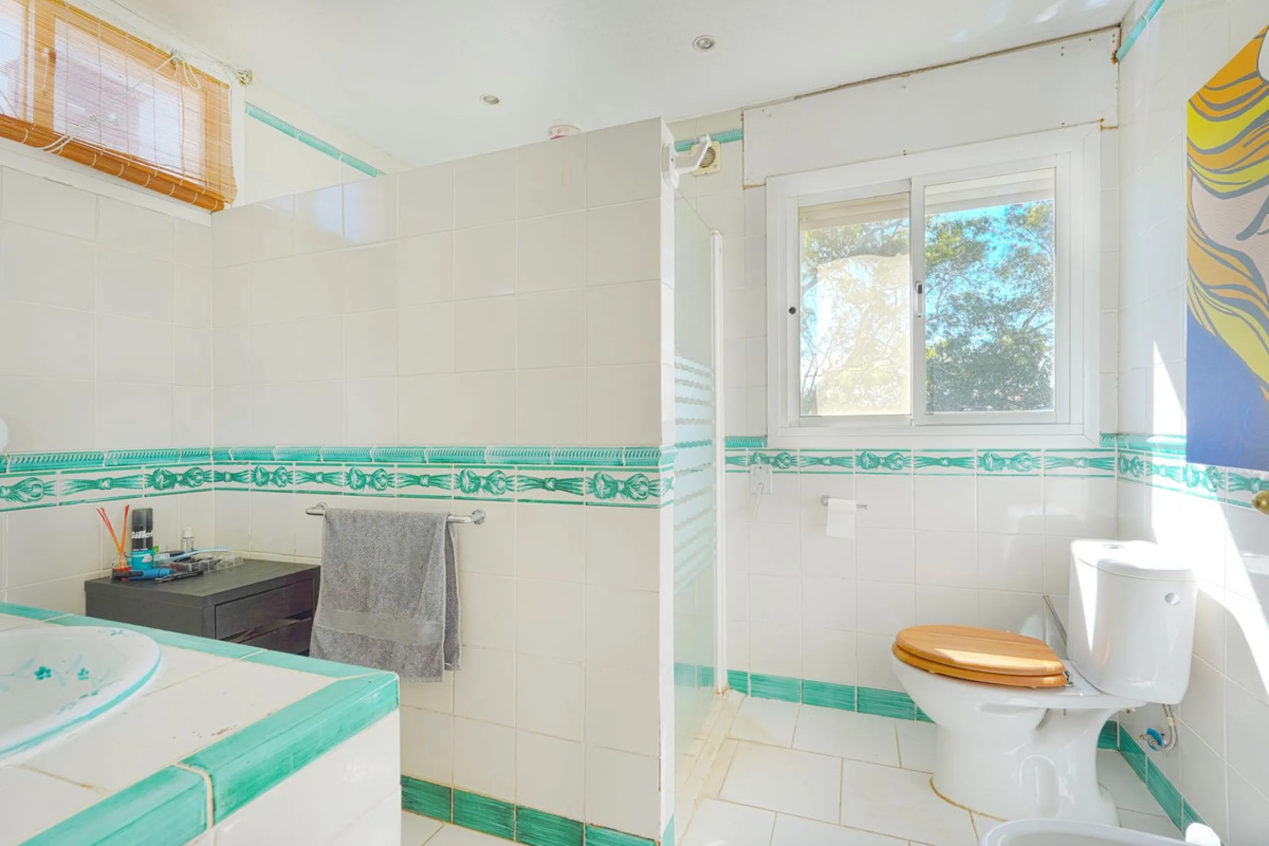 This is a fantastic opportunity to acquire what could become an absolutely magnificent property, ideally located in an up-and-coming area next to the highly sought-after Guadalmina Alta.