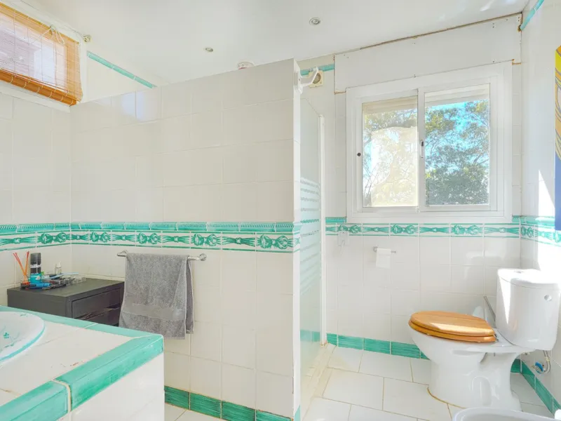 This is a fantastic opportunity to acquire what could become an absolutely magnificent property, ideally located in an up-and-coming area next to the highly sought-after Guadalmina Alta.