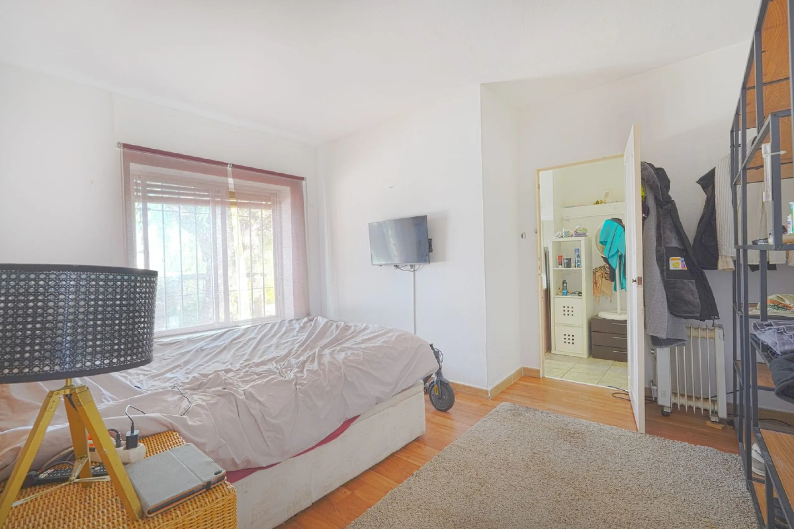 This is a fantastic opportunity to acquire what could become an absolutely magnificent property, ideally located in an up-and-coming area next to the highly sought-after Guadalmina Alta.