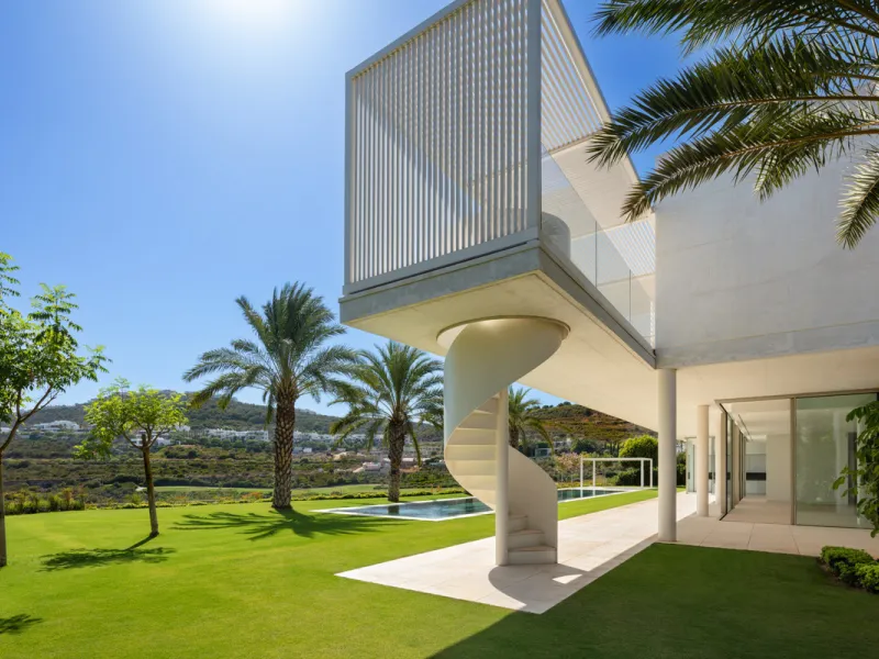 Exuding opulence and refinement, this exceptional villa redefines the very notion of luxury golf resort living. Positioned on an elevated plot, it offers breathtaking panoramic views of the golf course and Mediterranean, while its expansive outdoor areas 