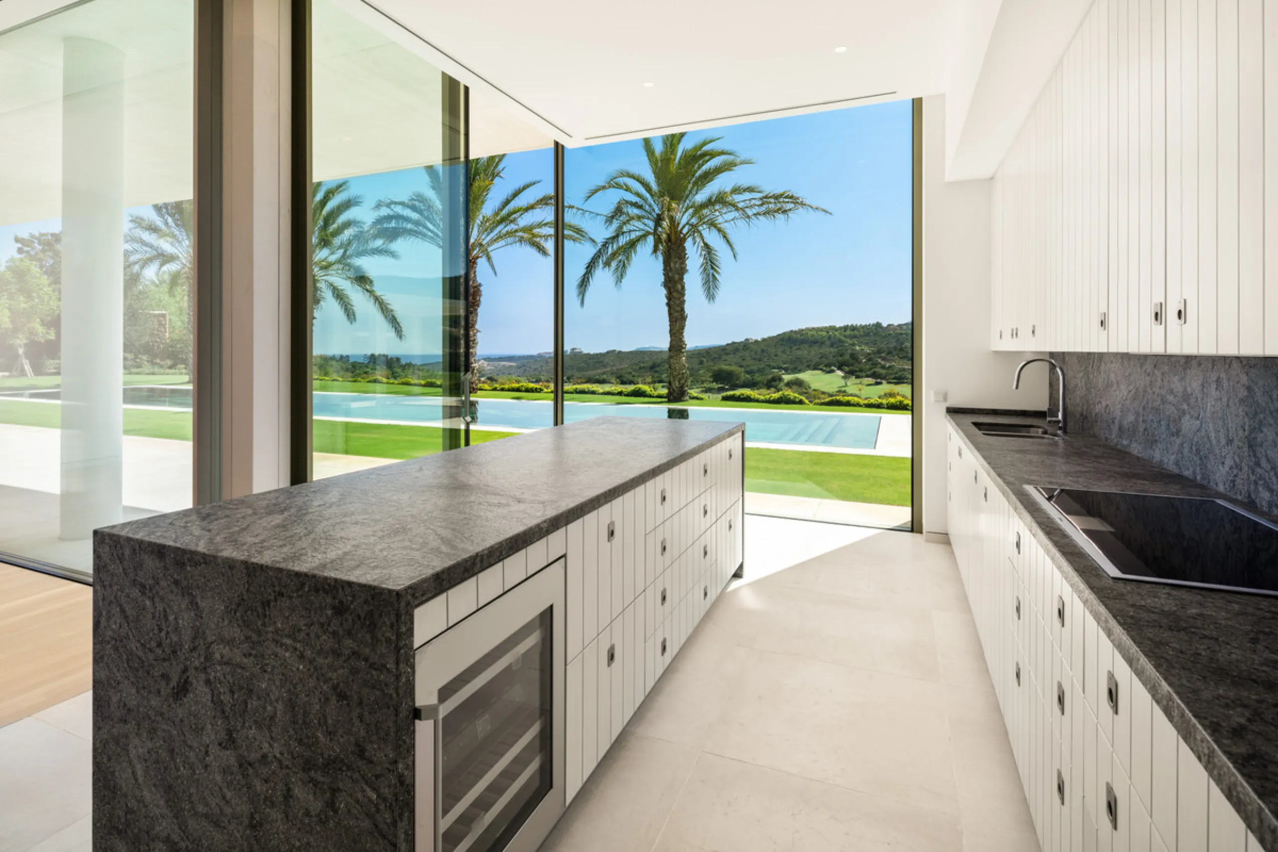 Exuding opulence and refinement, this exceptional villa redefines the very notion of luxury golf resort living. Positioned on an elevated plot, it offers breathtaking panoramic views of the golf course and Mediterranean, while its expansive outdoor areas 