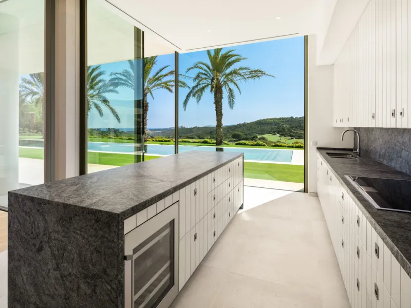 Exuding opulence and refinement, this exceptional villa redefines the very notion of luxury golf resort living. Positioned on an elevated plot, it offers breathtaking panoramic views of the golf course and Mediterranean, while its expansive outdoor areas 