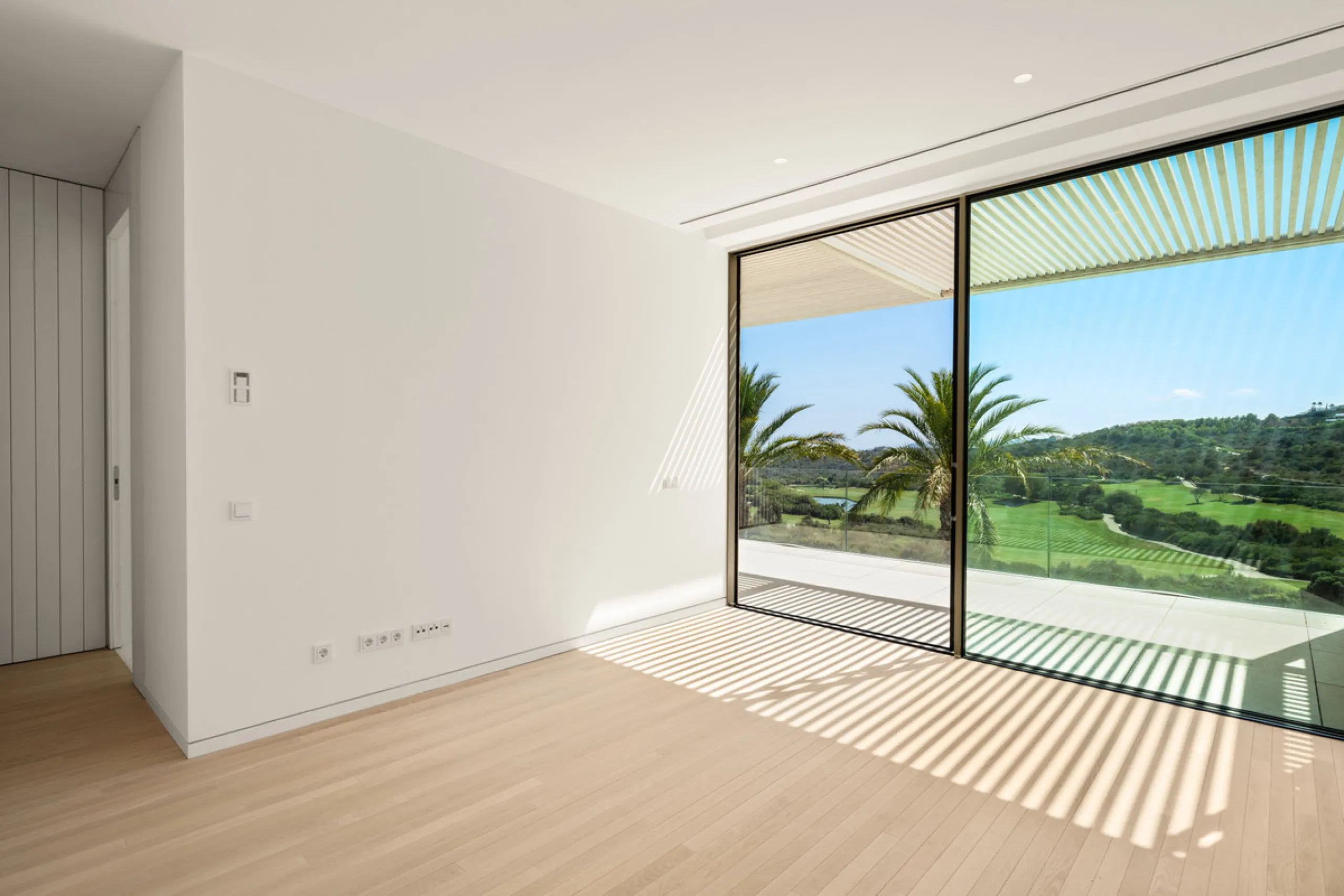 Exuding opulence and refinement, this exceptional villa redefines the very notion of luxury golf resort living. Positioned on an elevated plot, it offers breathtaking panoramic views of the golf course and Mediterranean, while its expansive outdoor areas 