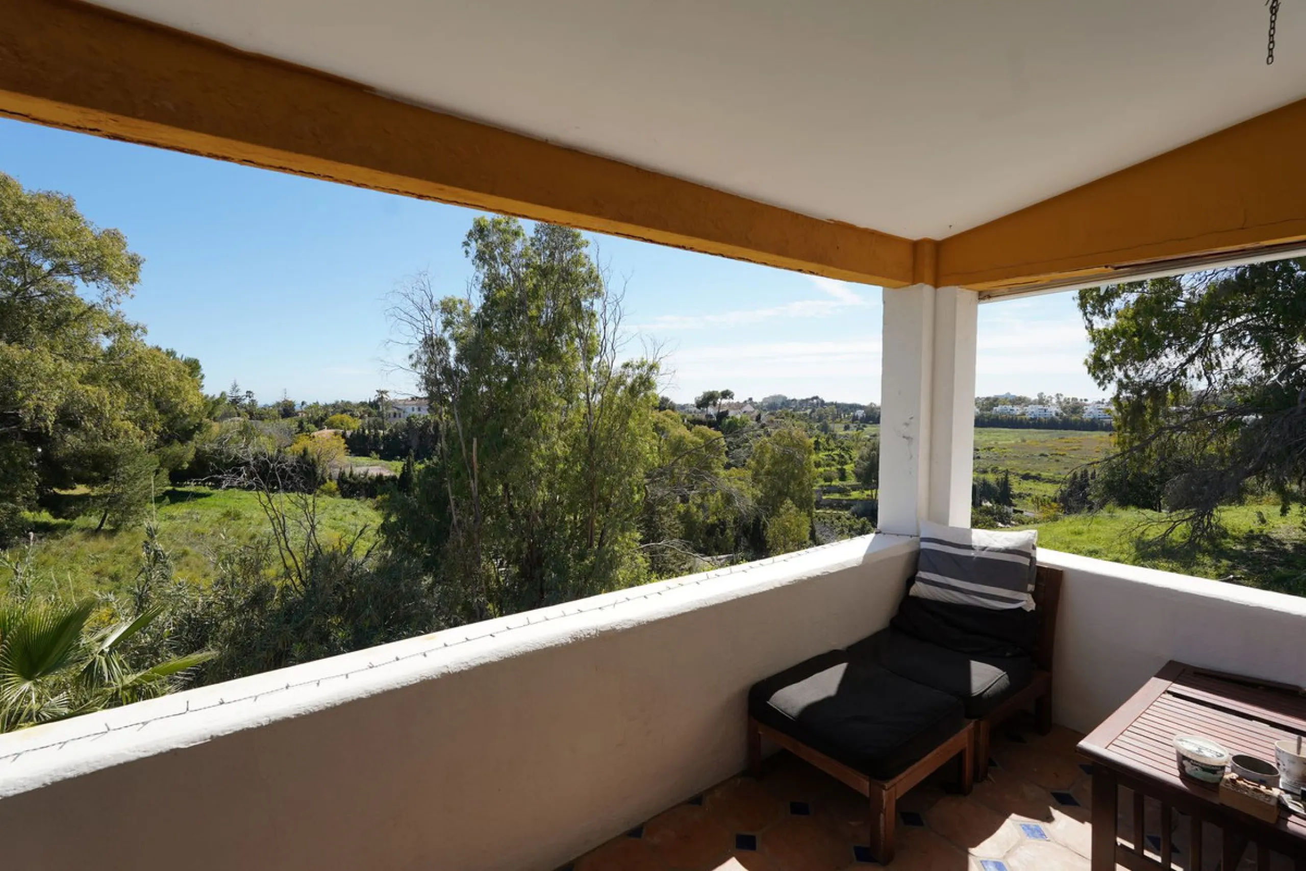 This is a fantastic opportunity to acquire what could become an absolutely magnificent property, ideally located in an up-and-coming area next to the highly sought-after Guadalmina Alta.