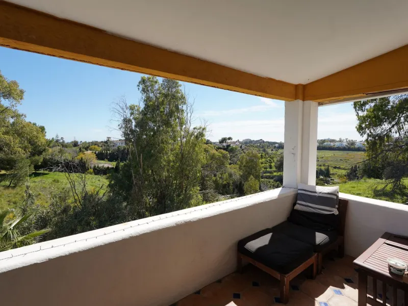 This is a fantastic opportunity to acquire what could become an absolutely magnificent property, ideally located in an up-and-coming area next to the highly sought-after Guadalmina Alta.