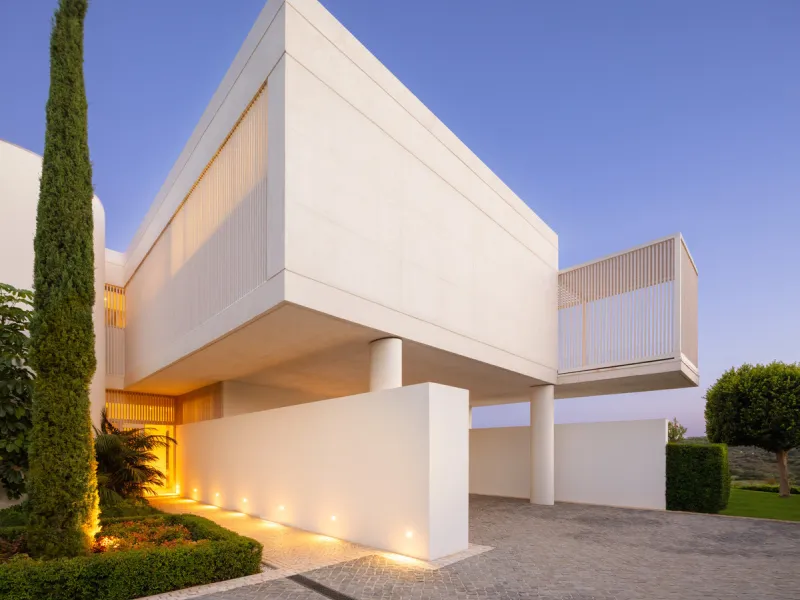 Exuding opulence and refinement, this exceptional villa redefines the very notion of luxury golf resort living. Positioned on an elevated plot, it offers breathtaking panoramic views of the golf course and Mediterranean, while its expansive outdoor areas 