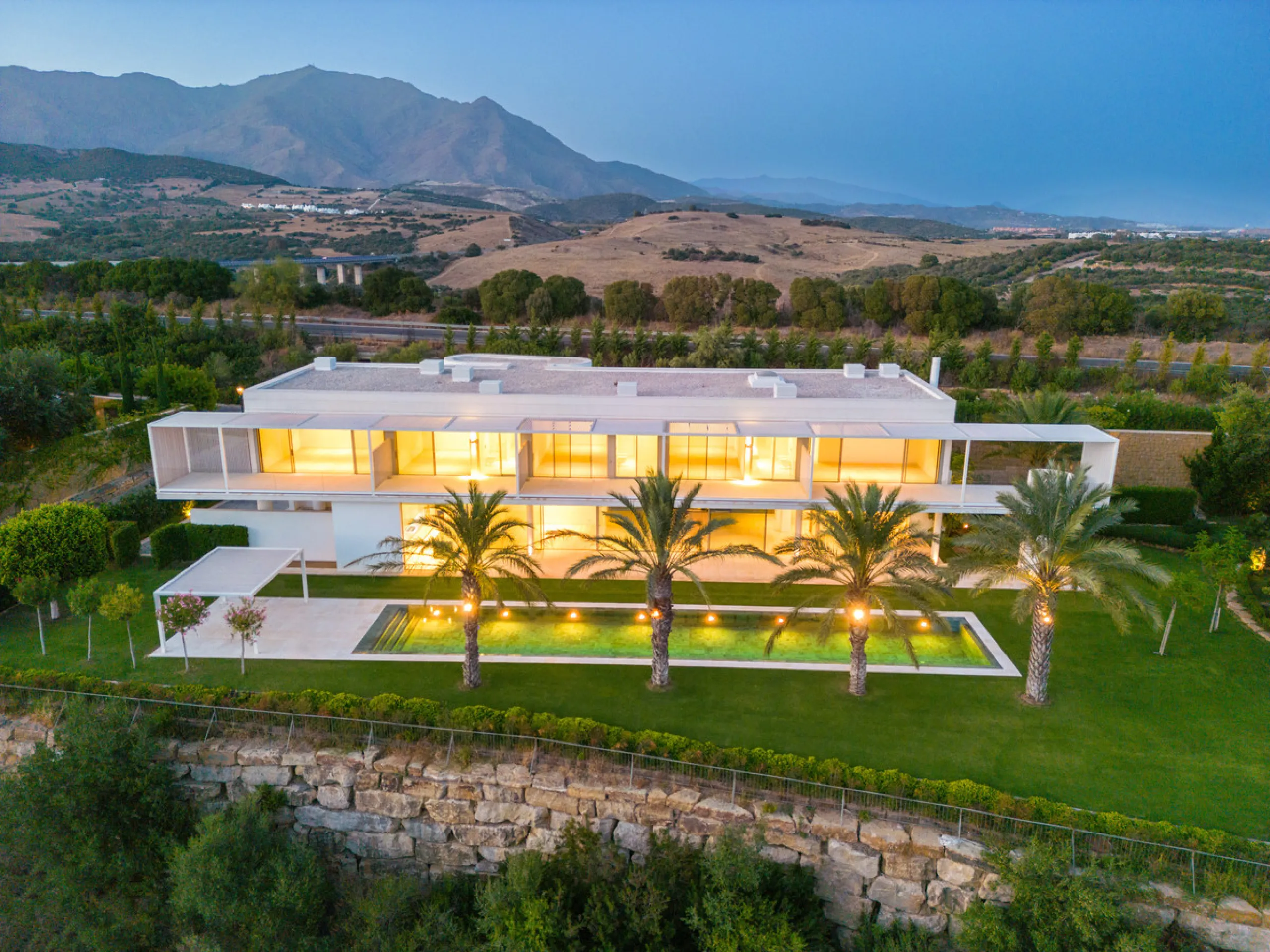 Exuding opulence and refinement, this exceptional villa redefines the very notion of luxury golf resort living. Positioned on an elevated plot, it offers breathtaking panoramic views of the golf course and Mediterranean, while its expansive outdoor areas 
