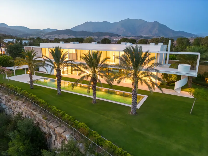 Exuding opulence and refinement, this exceptional villa redefines the very notion of luxury golf resort living. Positioned on an elevated plot, it offers breathtaking panoramic views of the golf course and Mediterranean, while its expansive outdoor areas 