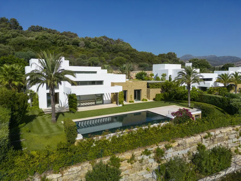 Nestled within the enclave of Green 10 in the Finca Cortesin resort, this villa exudes the charm of Ibiza-style residences. The white structure, adorned with traditional Mediterranean stones, creates a captivating atmosphere for ultimate enjoyment. Set on