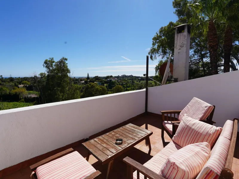 This is a fantastic opportunity to acquire what could become an absolutely magnificent property, ideally located in an up-and-coming area next to the highly sought-after Guadalmina Alta.