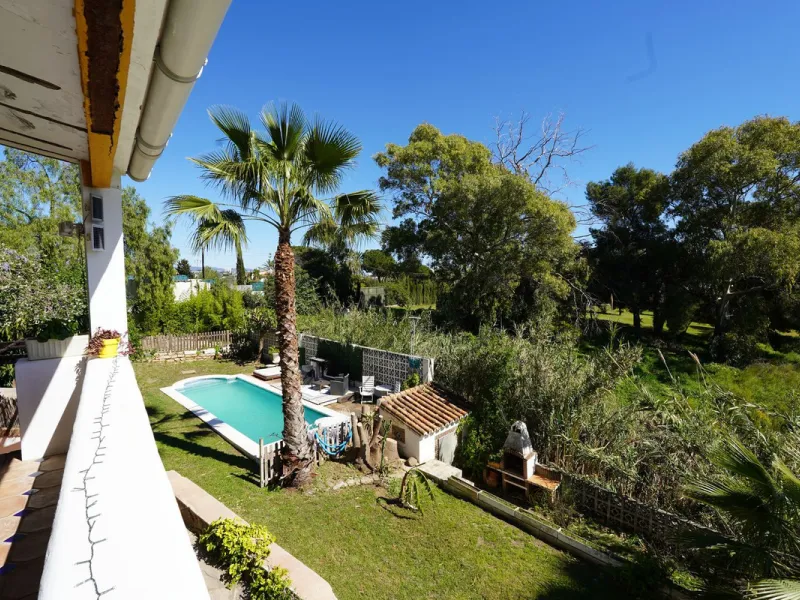 This is a fantastic opportunity to acquire what could become an absolutely magnificent property, ideally located in an up-and-coming area next to the highly sought-after Guadalmina Alta.