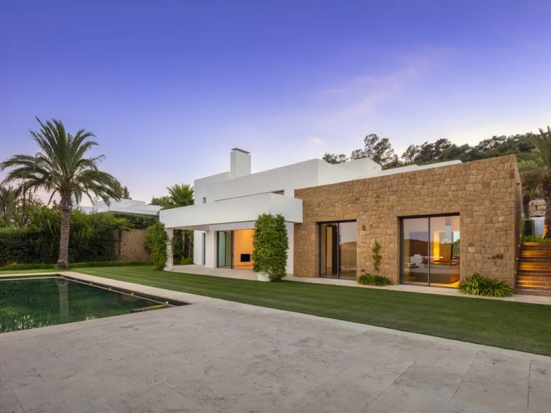 Nestled within the enclave of Green 10 in the Finca Cortesin resort, this villa exudes the charm of Ibiza-style residences. The white structure, adorned with traditional Mediterranean stones, creates a captivating atmosphere for ultimate enjoyment. Set on