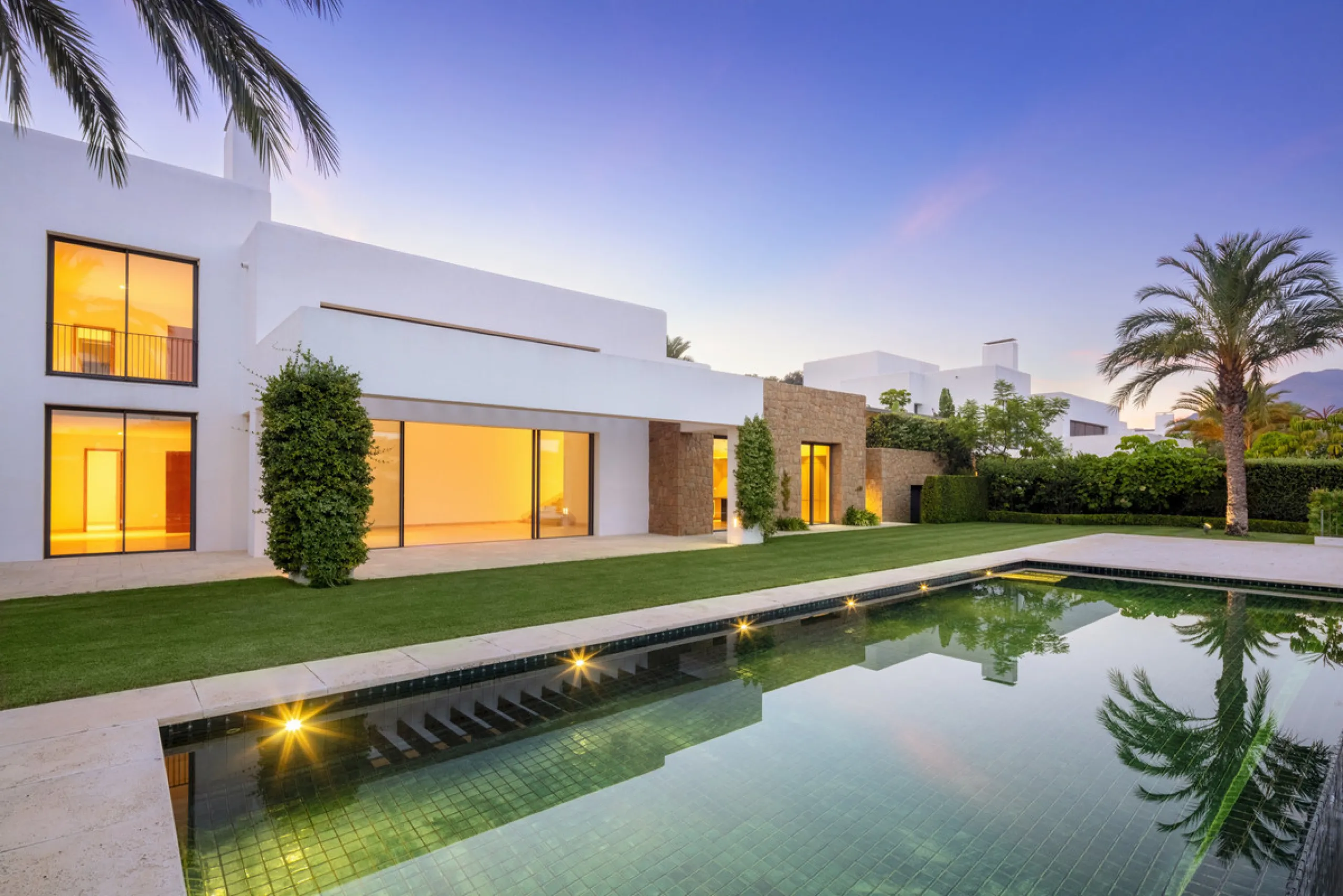 Nestled within the enclave of Green 10 in the Finca Cortesin resort, this villa exudes the charm of Ibiza-style residences. The white structure, adorned with traditional Mediterranean stones, creates a captivating atmosphere for ultimate enjoyment. Set on