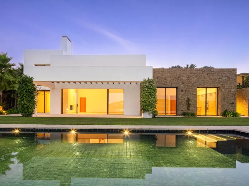Nestled within the enclave of Green 10 in the Finca Cortesin resort, this villa exudes the charm of Ibiza-style residences. The white structure, adorned with traditional Mediterranean stones, creates a captivating atmosphere for ultimate enjoyment. Set on