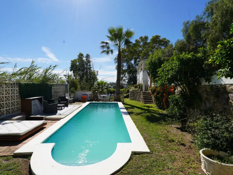 This is a fantastic opportunity to acquire what could become an absolutely magnificent property, ideally located in an up-and-coming area next to the highly sought-after Guadalmina Alta.