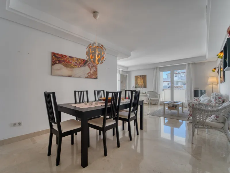Apartment - Middle Floor Apartment в продаже в Marbella, Málaga. В доме 2 спален и 4 ванных комнат. Площадь дома 154 м²