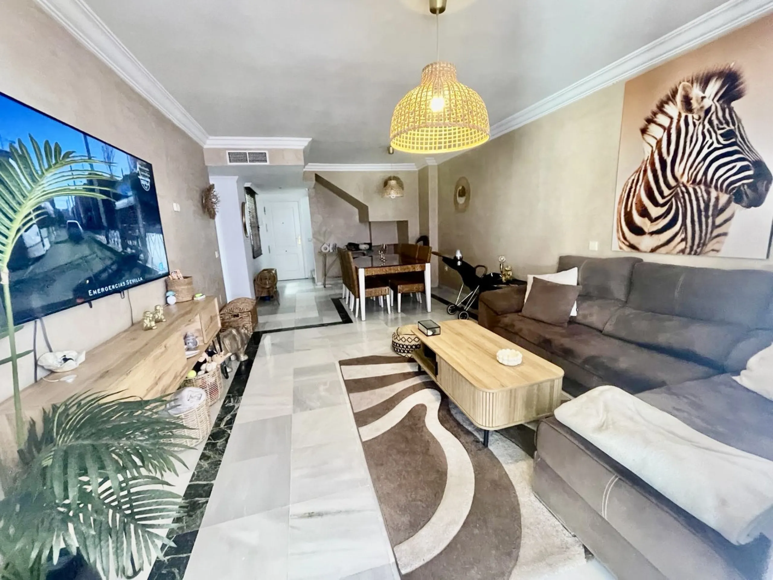 Apartment - Middle Floor Apartment в продаже в Marbella, Málaga. В доме 3 спален и 3 ванных комнат. Площадь дома 190 м²