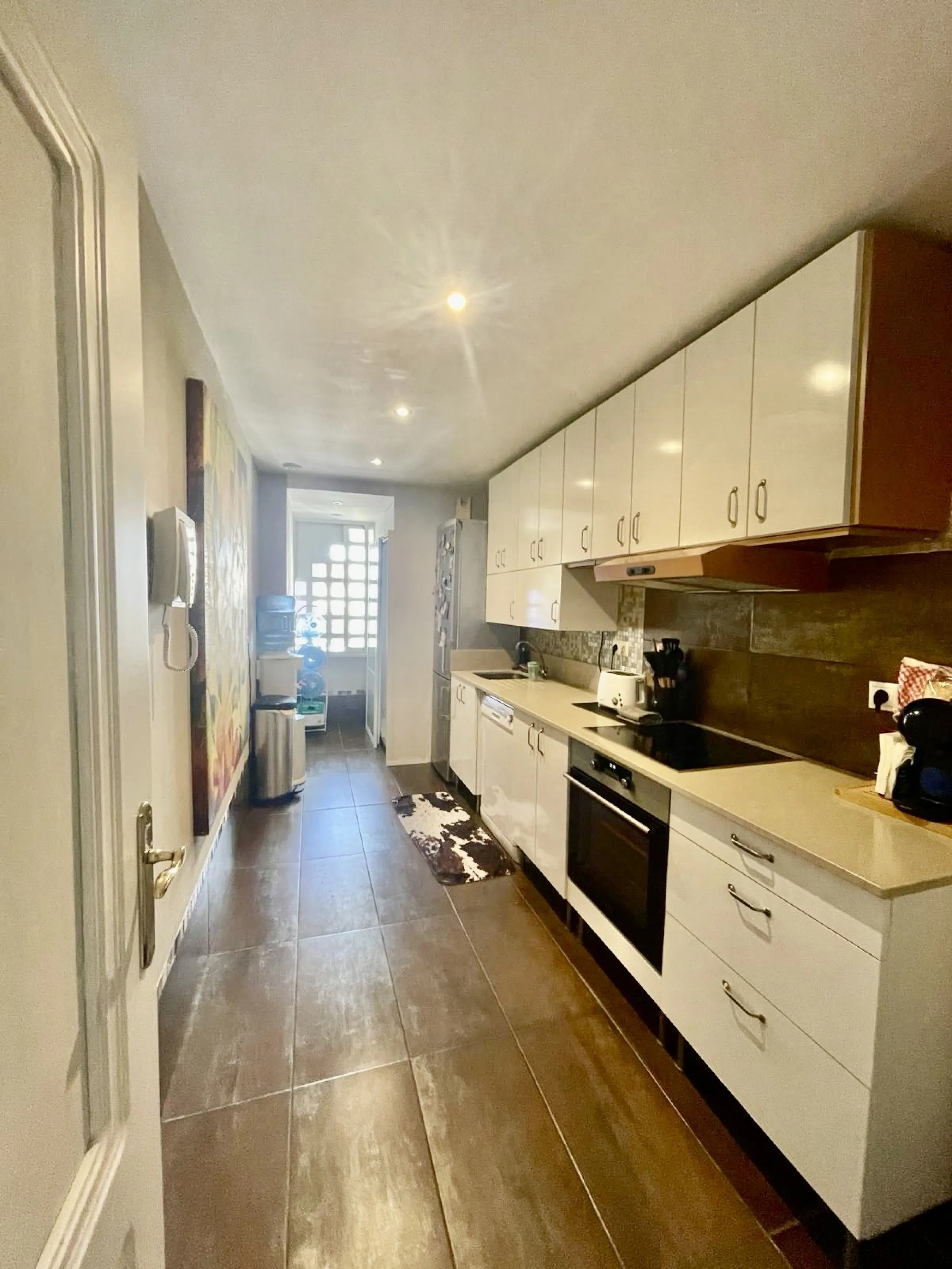 Apartment - Middle Floor Apartment в продаже в Marbella, Málaga. В доме 3 спален и 3 ванных комнат. Площадь дома 190 м²