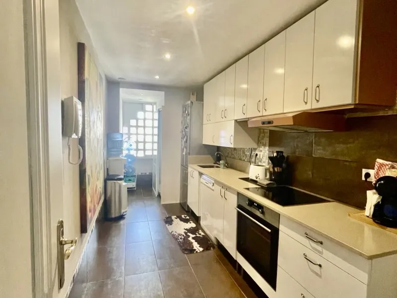 Apartment - Middle Floor Apartment в продаже в Marbella, Málaga. В доме 3 спален и 3 ванных комнат. Площадь дома 190 м²