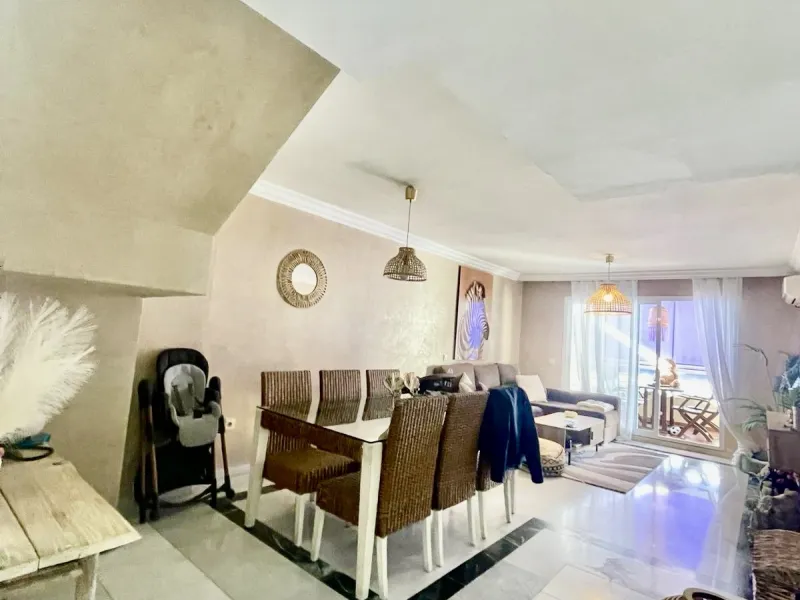 Apartment - Middle Floor Apartment в продаже в Marbella, Málaga. В доме 3 спален и 3 ванных комнат. Площадь дома 190 м²